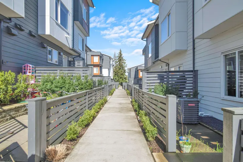 31 9652 162A STREET - photo 3 of 25