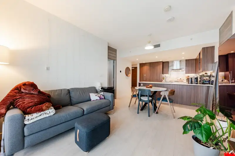 1803 9887 WHALLEY BOULEVARD - photo 2 of 29