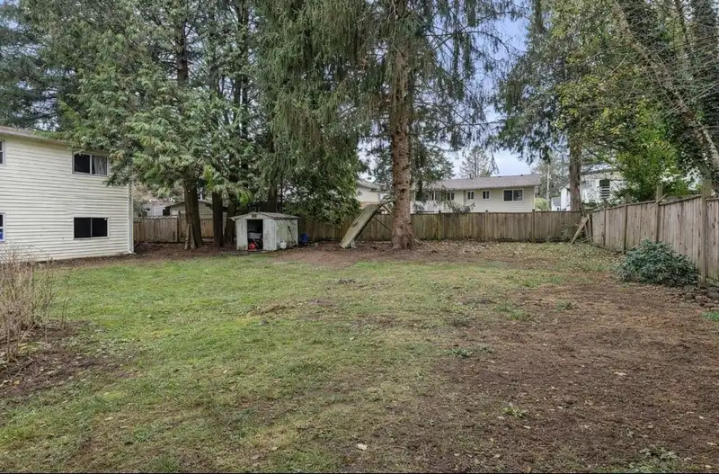 7048 140A STREET - photo 3 of 21