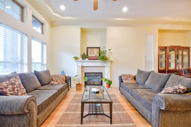 16328 88 AVENUE - photo 4 of 40