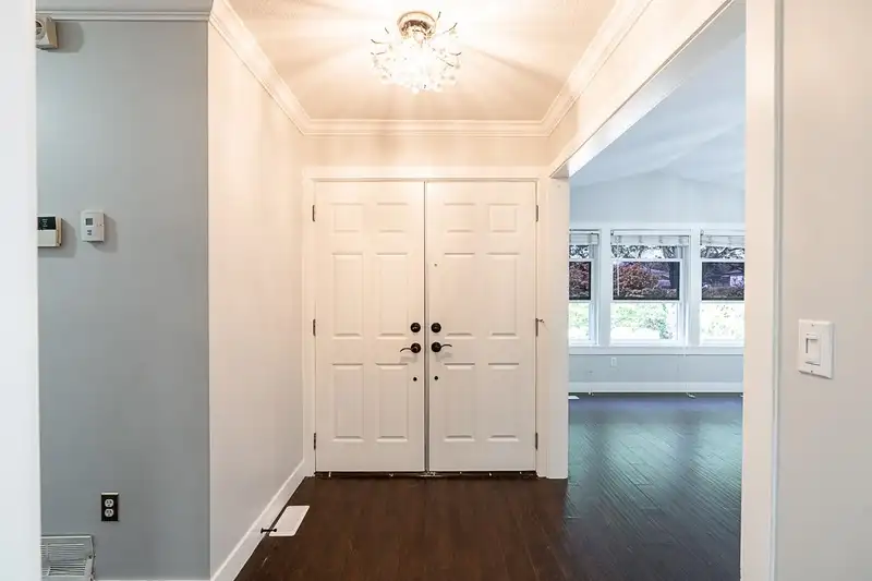 13032 61 AVENUE - photo 3 of 27