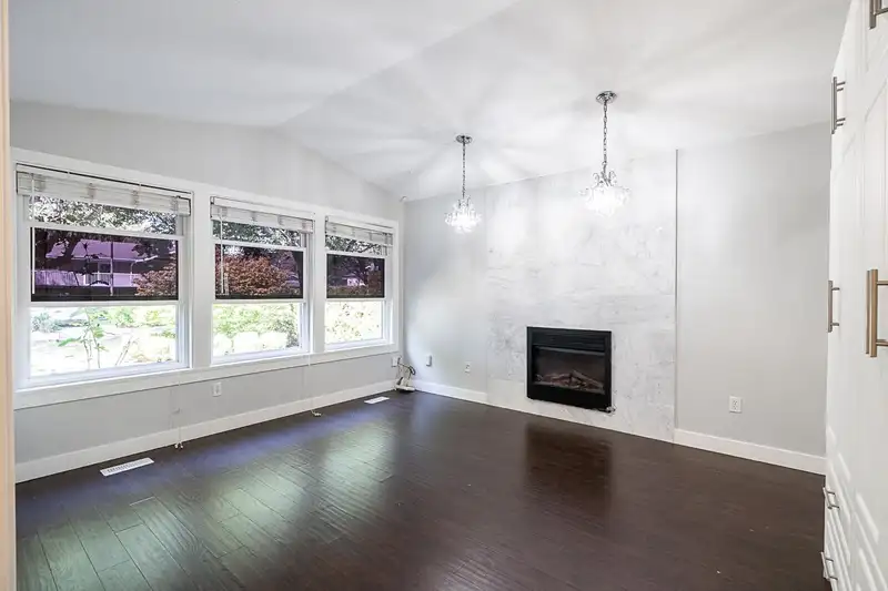13032 61 AVENUE - photo 4 of 27