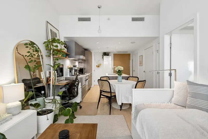 328 2220 KINGSWAY STREET - photo 3 of 20