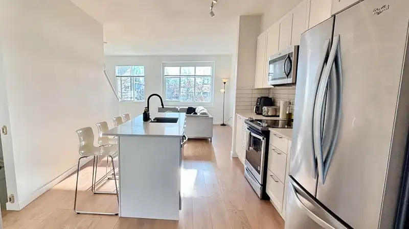 503 18505 LAURENSEN PLACE - photo 3 of 20
