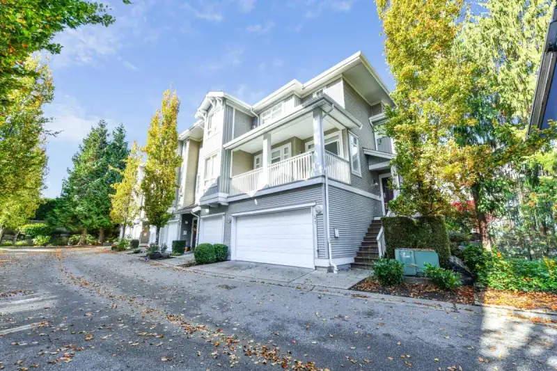 21 15068 58 AVENUE - photo 1 of 25