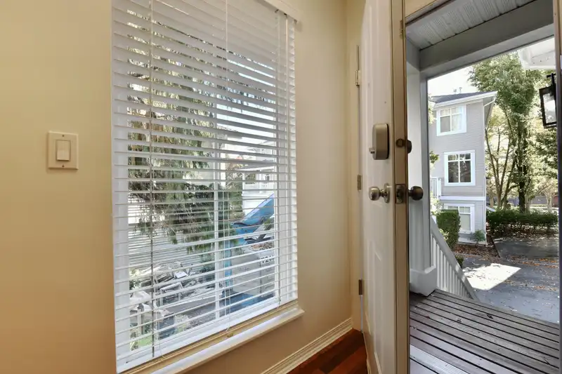 21 15068 58 AVENUE - photo 2 of 25