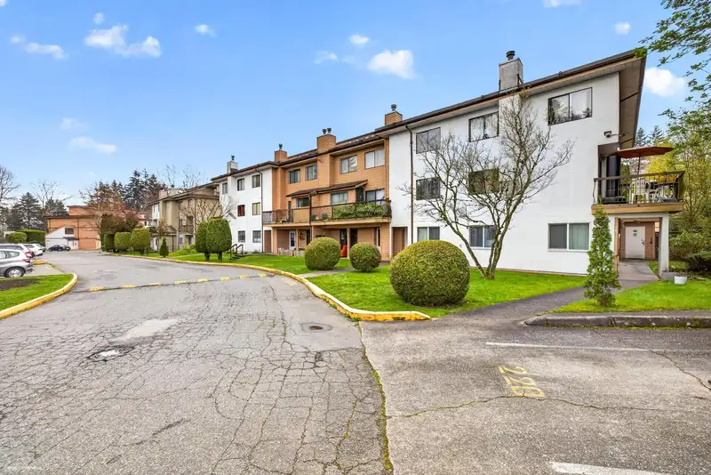 205 7139 133A STREET - photo 2 of 29