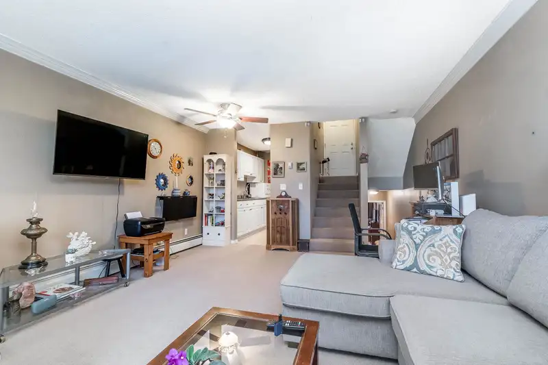70 17712 60 AVENUE - photo 3 of 12