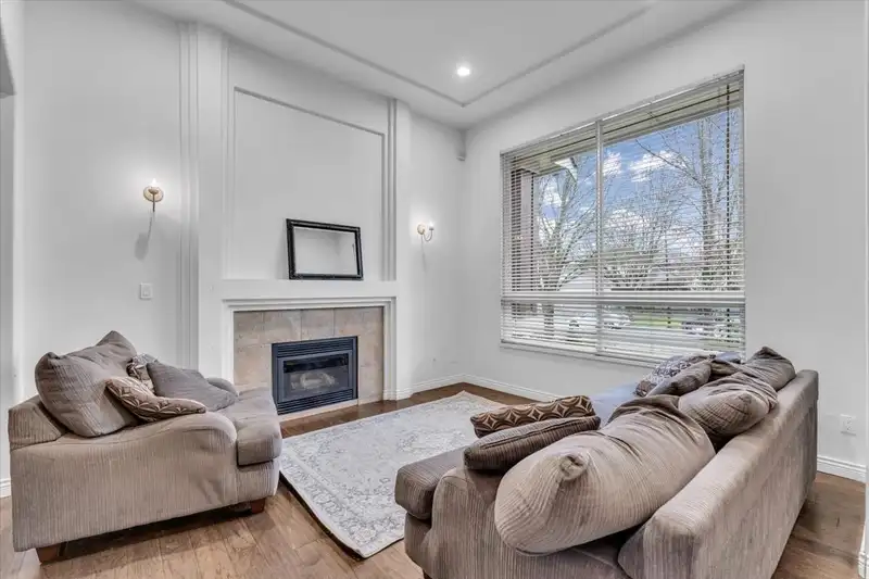 16955 84 AVENUE - photo 2 of 34