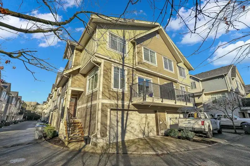 73 15399 GUILDFORD DRIVE - photo 1 of 34