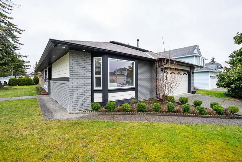 15153 96A AVENUE - photo 3 of 36