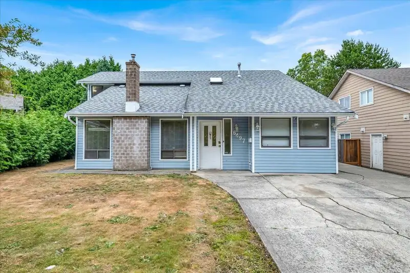 6497 131A STREET - photo 2 of 40