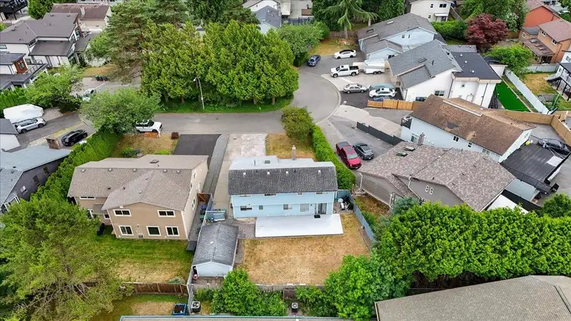 6497 131A STREET - photo 3 of 40