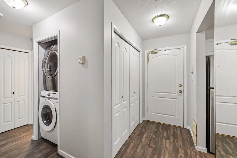 208 2551 PARKVIEW LANE - photo 4 of 25