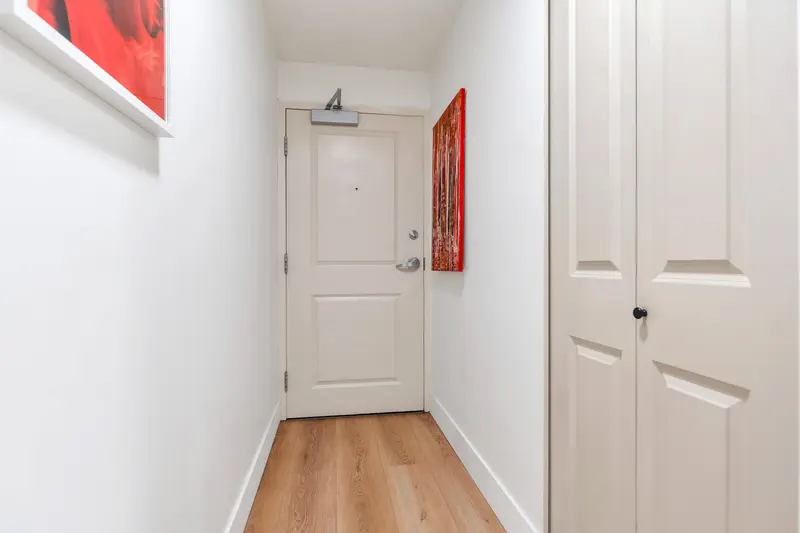 303 9262 UNIVERSITY CRESCENT - photo 4 of 25