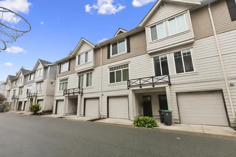 90 15399 GUILDFORD DRIVE - photo 3 of 37
