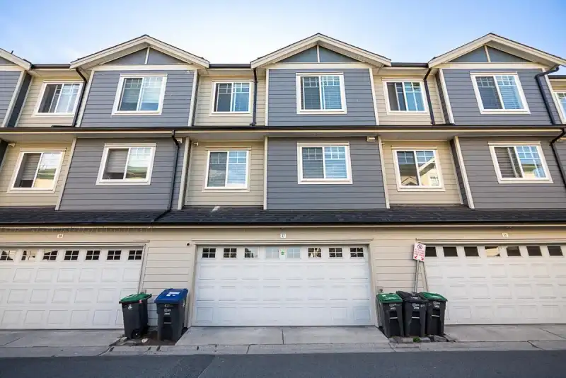 27 13898 64 AVENUE - photo 1 of 40