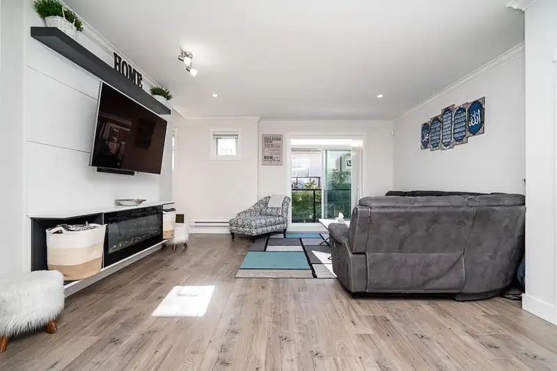 27 13898 64 AVENUE - photo 4 of 40