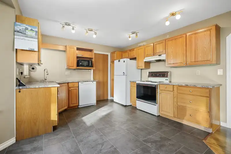 126 10584 153 STREET - photo 3 of 19