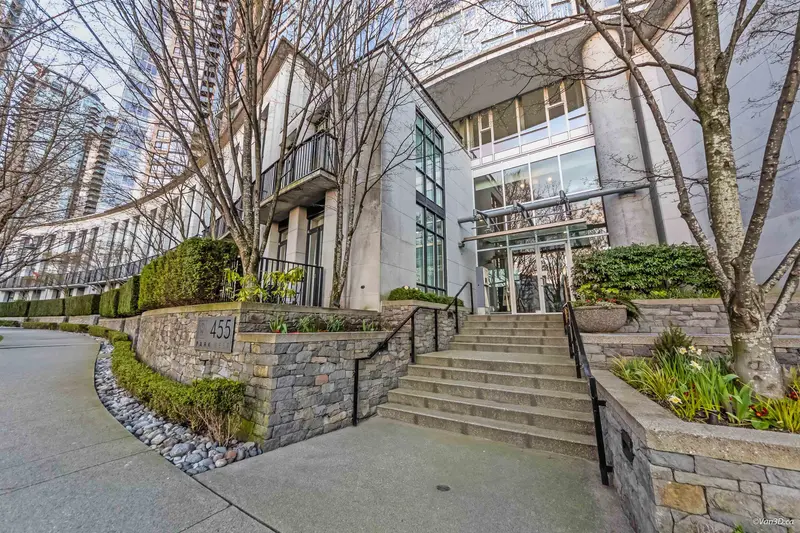 606 455 BEACH CRESCENT - photo 3 of 25