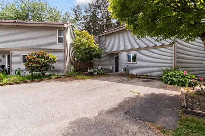 6217 E GREENSIDE DRIVE - photo 2 of 33