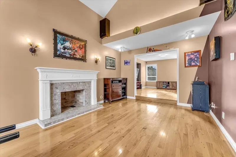 14906 83A AVENUE - photo 3 of 25