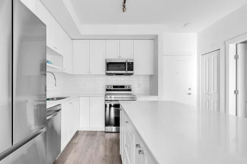 418 15825 85 AVENUE - photo 3 of 25