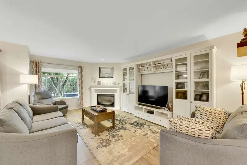 805 8260 162A STREET - photo 2 of 37