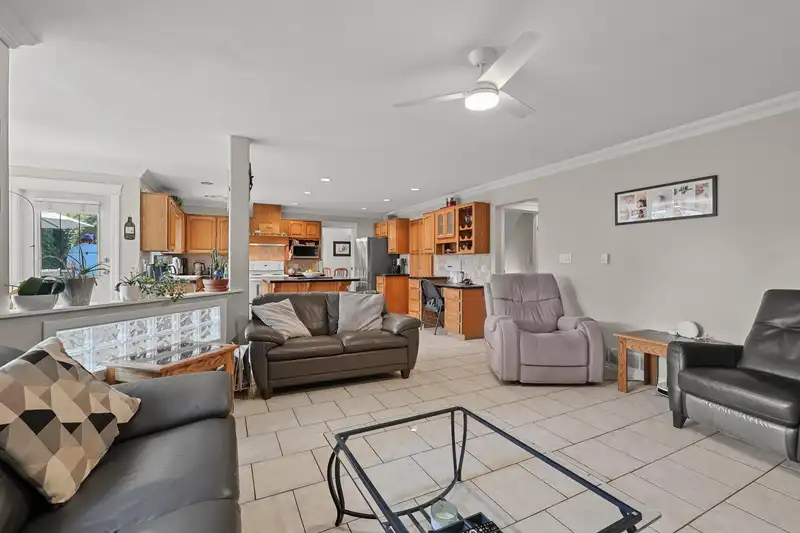14860 82A AVENUE - photo 3 of 39
