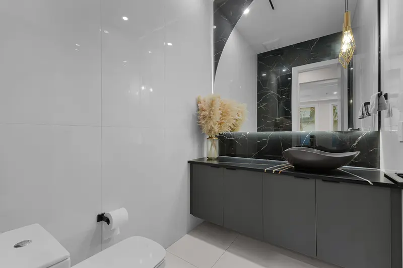 6122 152A STREET - photo 3 of 25