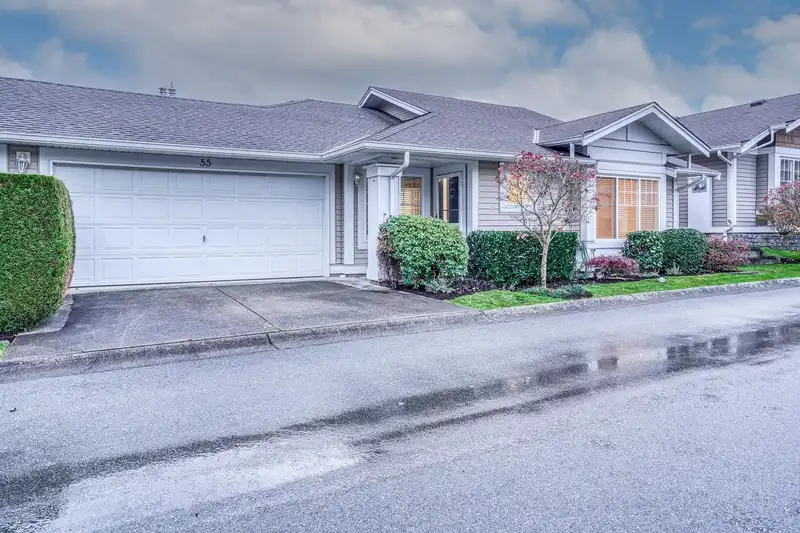 55 6885 184 STREET - photo 2 of 29