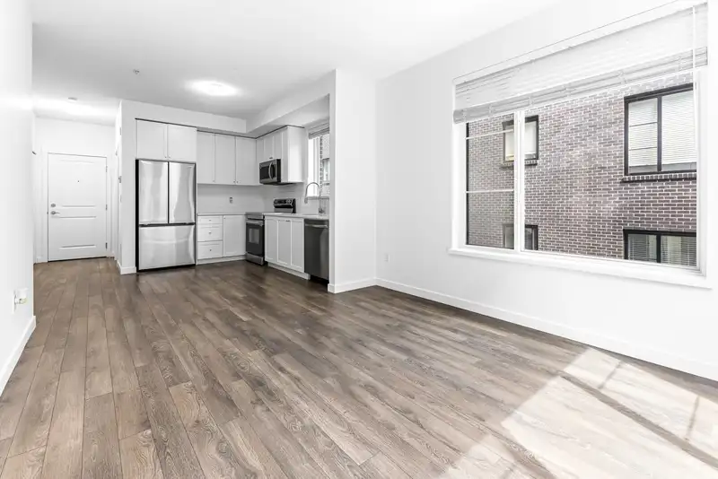 206 15815 85 AVENUE - photo 4 of 29
