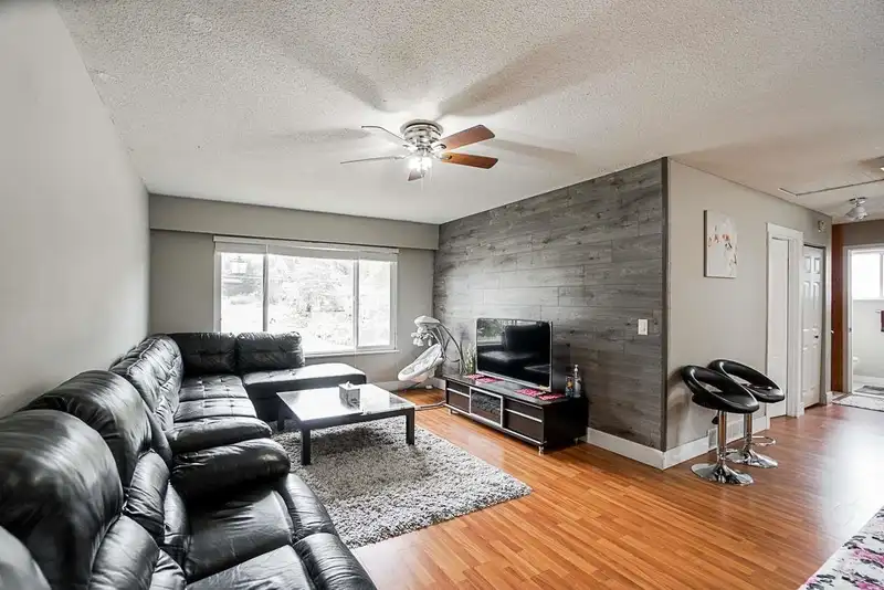 17954 58 AVENUE - photo 4 of 40