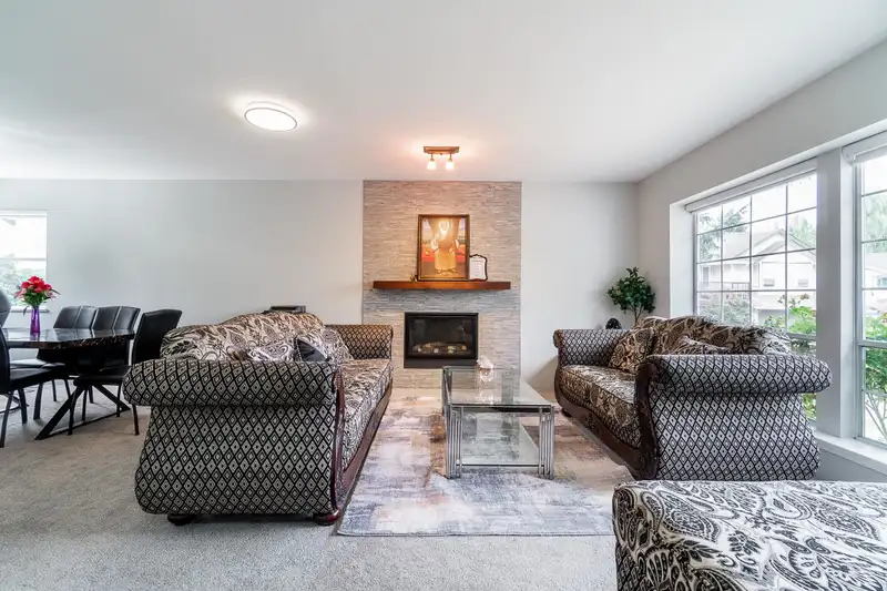 14285 67 AVENUE - photo 2 of 21