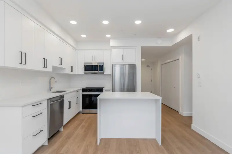 410 33816 SOUTH FRASER WAY - photo 2 of 16