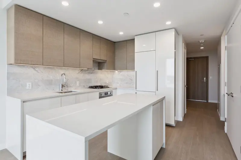 2504 2186 GILMORE AVENUE - photo 2 of 25