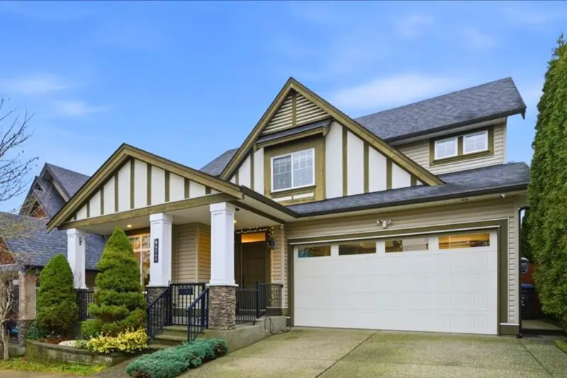 6060 145A STREET - photo 2 of 25