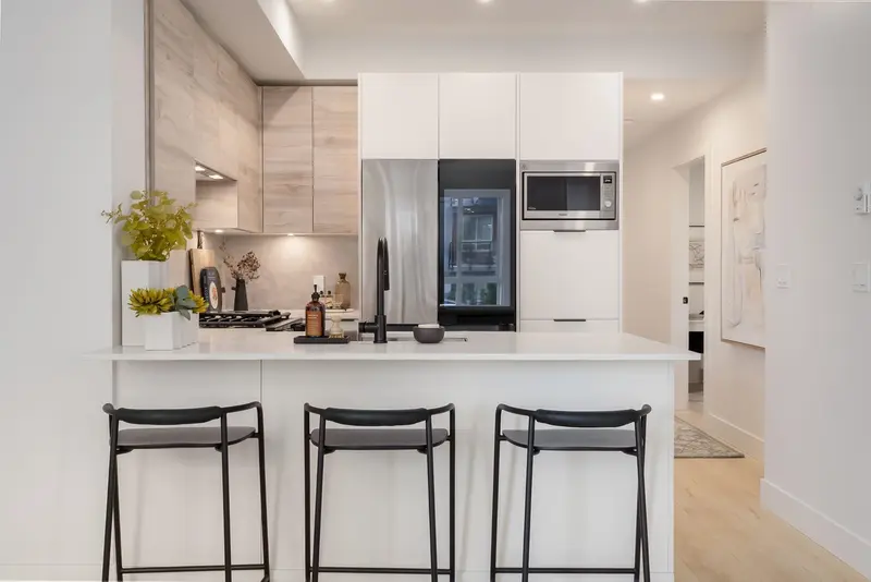 101 30494 CARDINAL AVENUE - photo 2 of 11