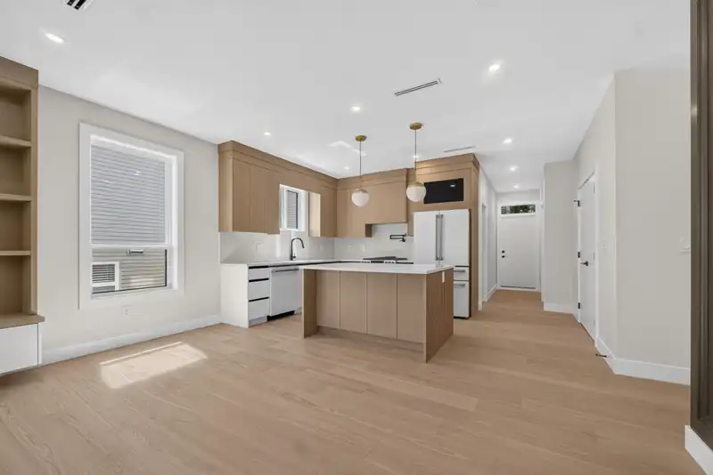7791 146 STREET - photo 4 of 31