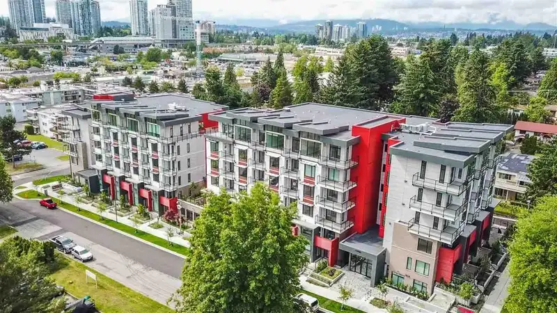 408 13799 101 AVENUE - photo 1 of 11