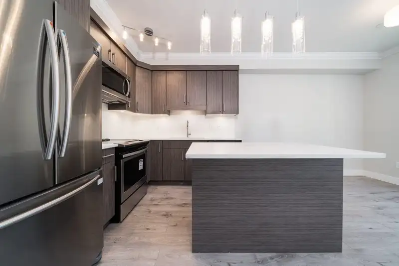 408 13799 101 AVENUE - photo 4 of 11
