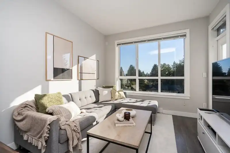 405 15388 105 AVENUE - photo 1 of 25