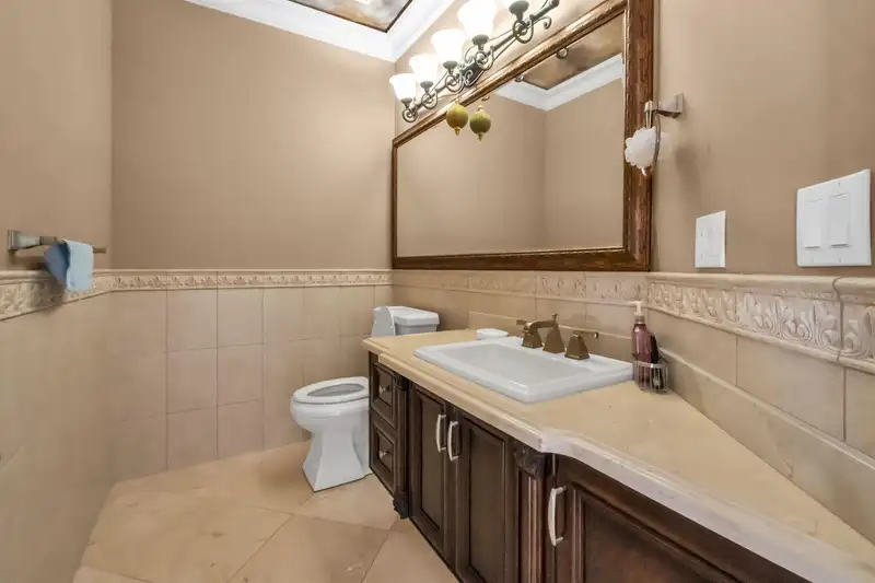 11298 164 STREET - photo 3 of 40