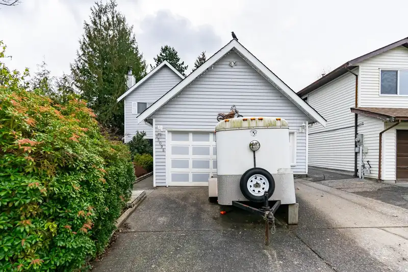 15098 98A AVENUE - photo 2 of 40