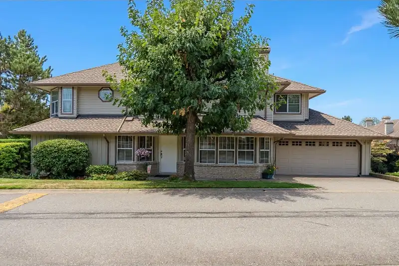 21 15860 82 AVENUE - photo 2 of 22