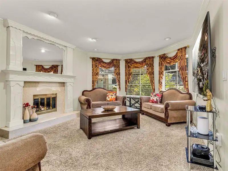 14337 77 AVENUE - photo 2 of 25
