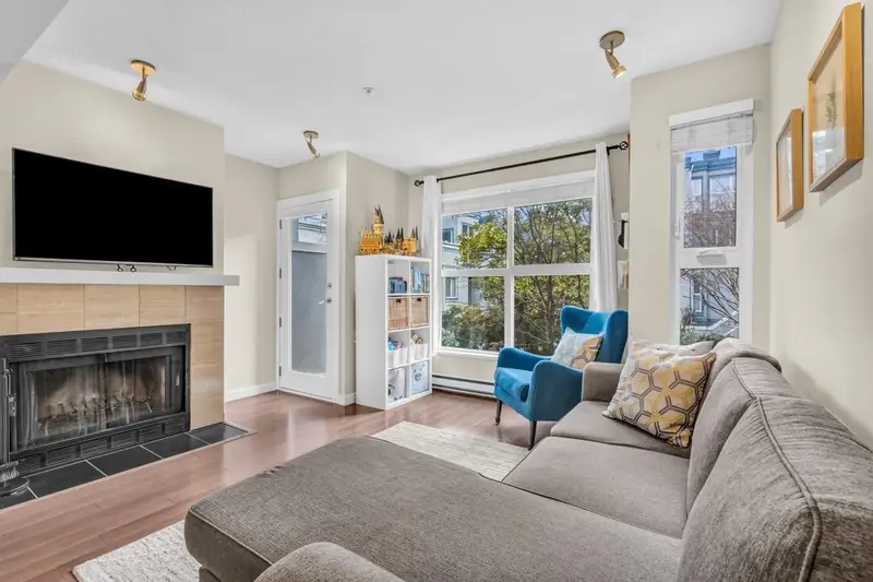 11 877 W 7TH AVENUE - photo 4 of 19