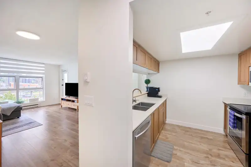 705 10523 UNIVERSITY DRIVE - photo 2 of 22