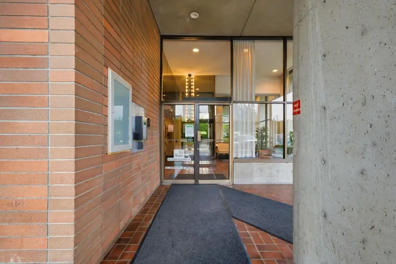 503 3755 BARTLETT COURT - photo 2 of 25