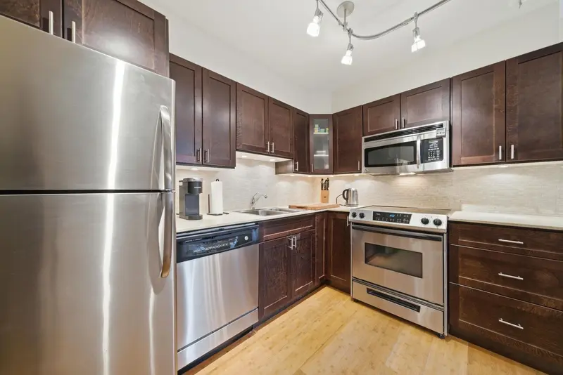 503 3755 BARTLETT COURT - photo 4 of 25